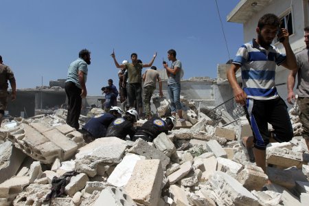 Men and civil defence members look for survivors from under the rubble after an airstrike on the rebel held village of Taftanaz eastern countryside of Idlib, Syria, August 13, 2016. REUTERS/Ammar Abdullah